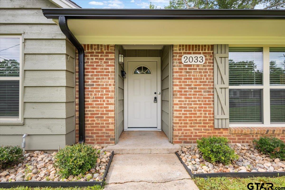 2033 Neeley Street Tyler, TX 75701 - Photo 3 of 46