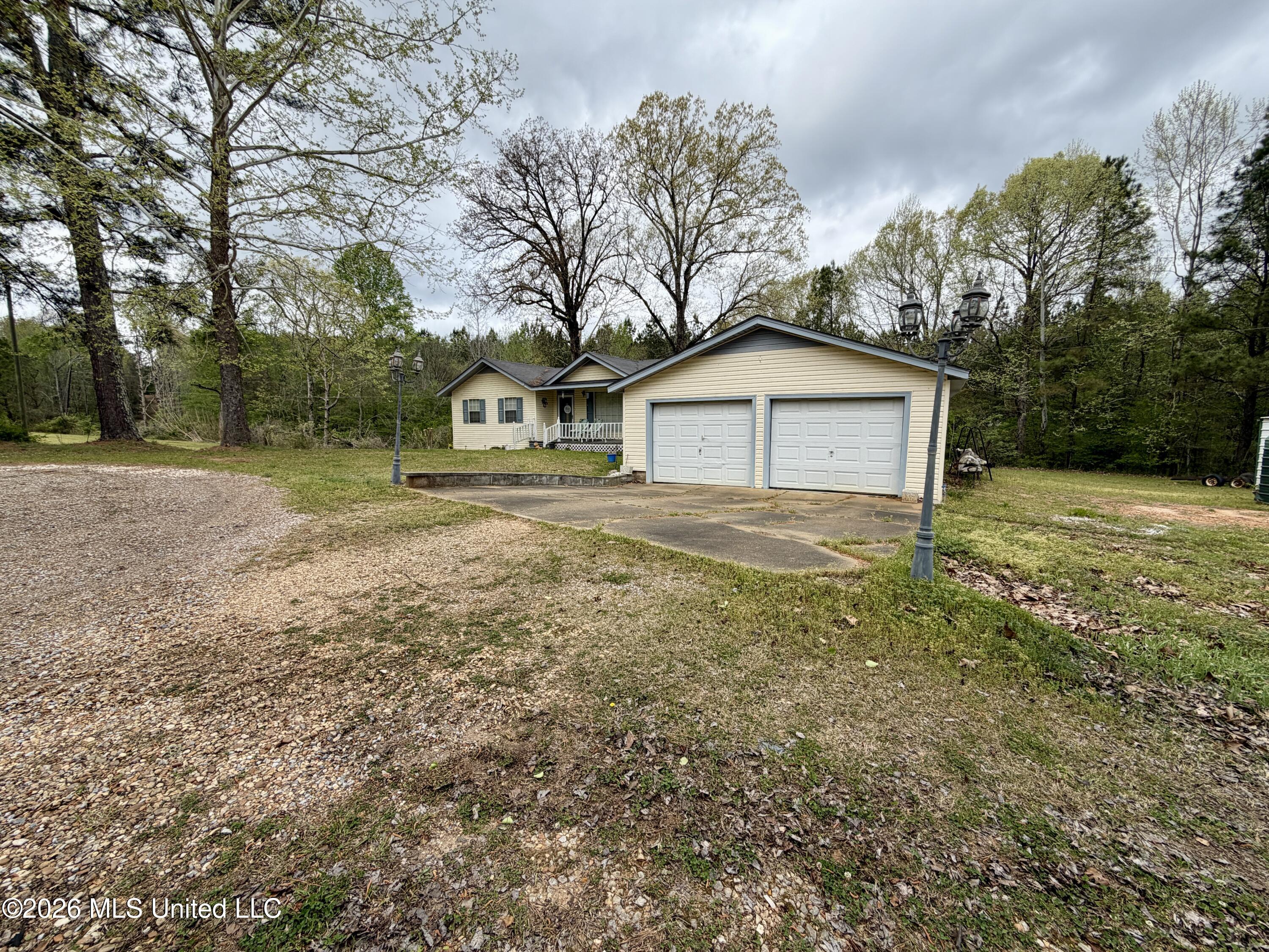 1861 Highway 25 Carthage, MS 39051 - Photo 2 of 34 IMG_2236