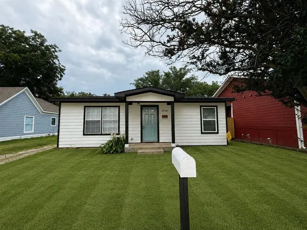 $1,150 | 1016 West Crawford Street, Denison, TX 75020