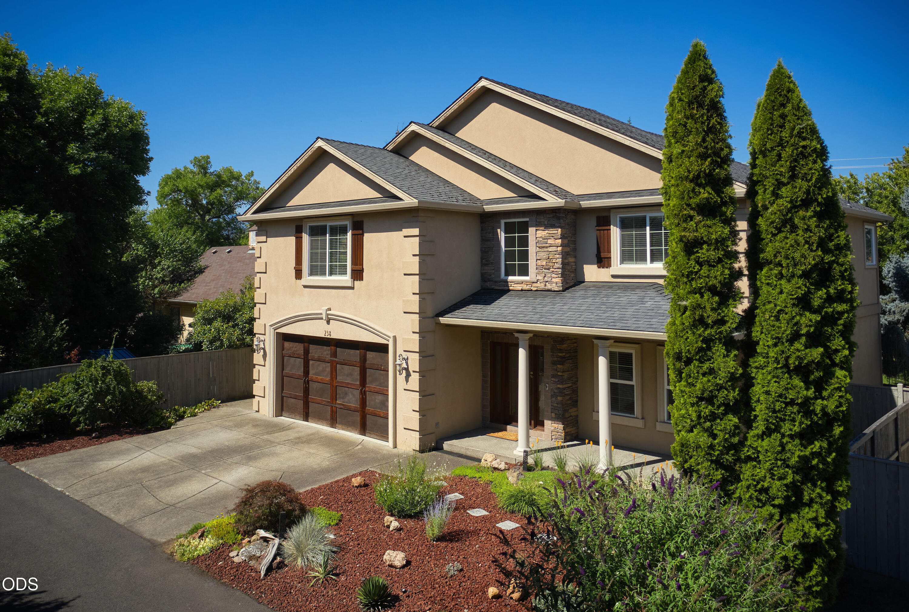 238 Fieldbrook Court Medford, OR 97504 - Photo 4 of 61