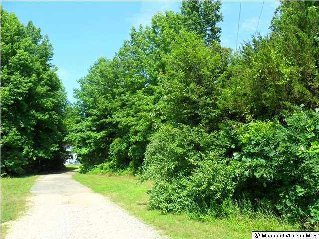 634 Fort Plains Road Howell, NJ 07731 - Photo 11 of 14 a backyard of a house with a yard and outdoor seating