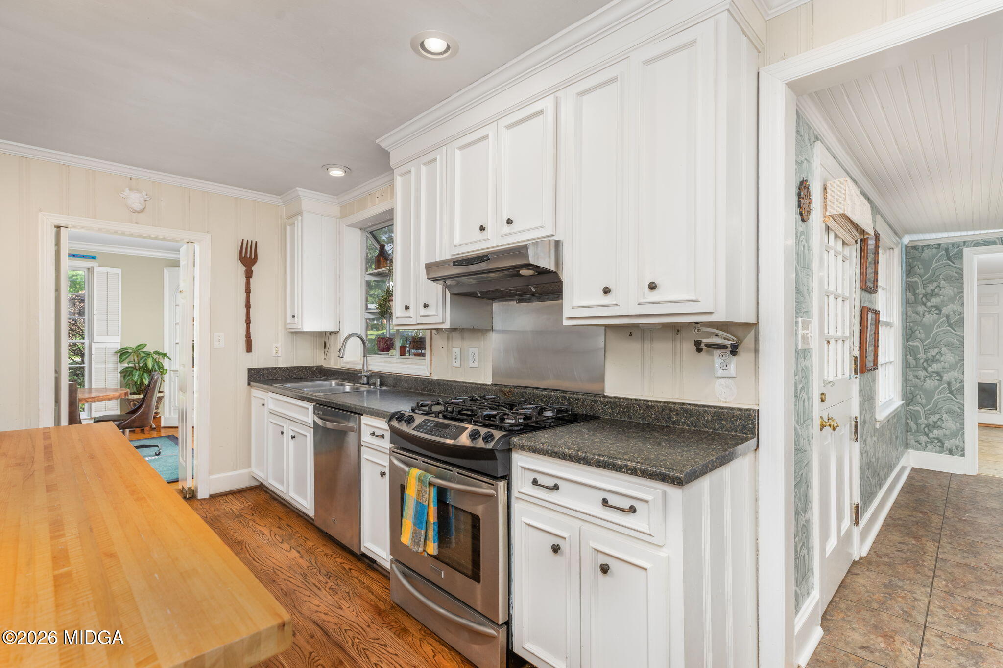 2520 Rockbridge Road Macon, GA 31204 - Photo 24 of 63 Bright Kitchen