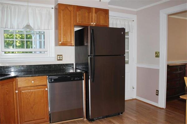 194 Robert Road Dedham, MA 02026 - Photo 13 of 25 Gallery Image 13
