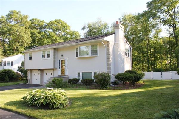 194 Robert Road Dedham, MA 02026 - Photo 2 of 25 Gallery Image 2