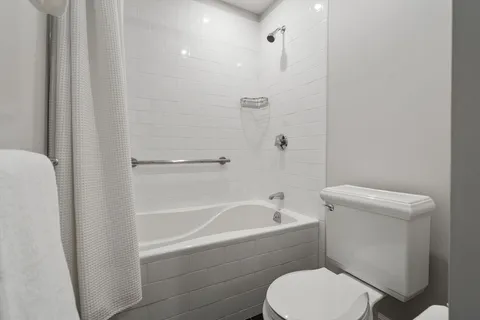 $845,000 | 2 Clarendon Street, Unit 302, Boston, MA 02116