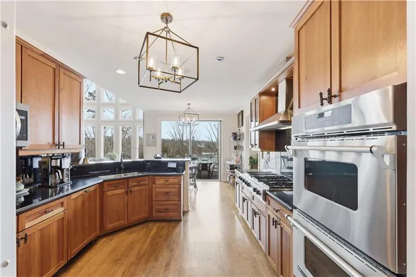 $1,365,000 | 2819 Point Overlook, Gainesville, GA 30501