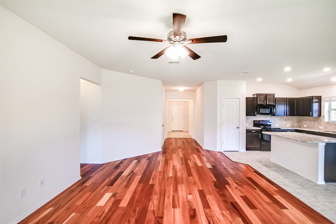 908 Wolcott Drive Leander, TX 78641 - Photo 7 of 30