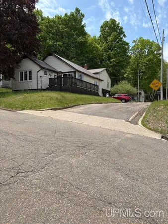 $199,900 | 225 Maple Street, Niagara, WI 54151