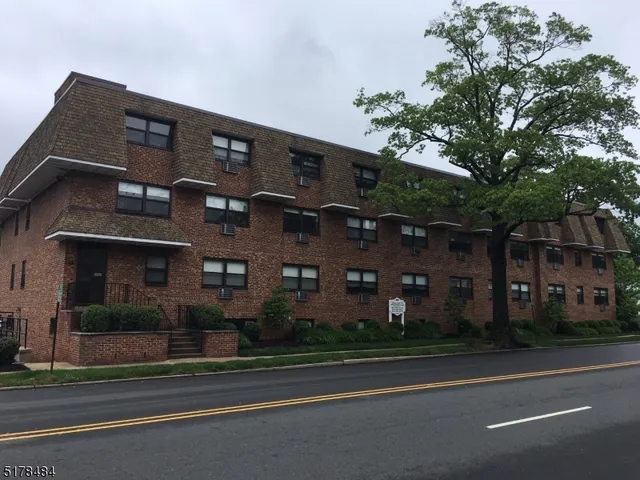 $1,990 | 149 Main Street, Unit 3C, Millburn, NJ 07041