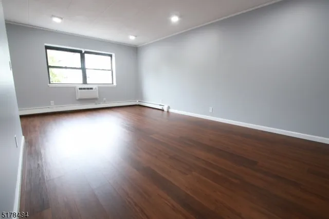 $1,990 | 149 Main Street, Unit 3C, Millburn, NJ 07041