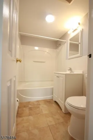 $1,990 | 149 Main Street, Unit 3C, Millburn, NJ 07041