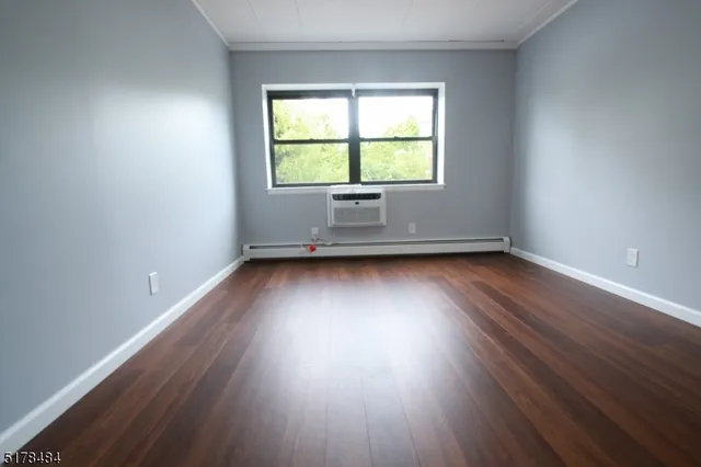 $1,990 | 149 Main Street, Unit 3C, Millburn, NJ 07041