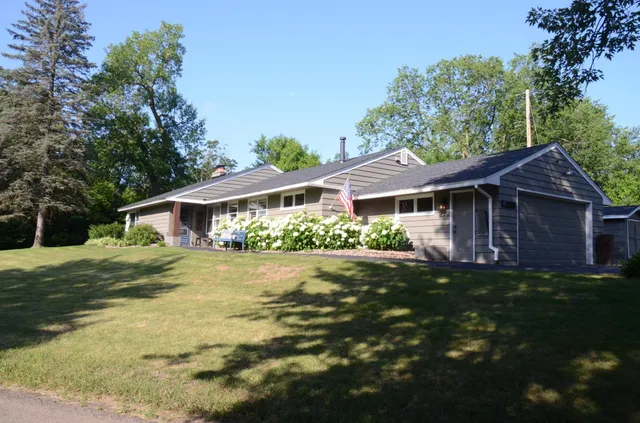 $2,500 | 3518 Druid Lane, Minnetonka, MN 55345