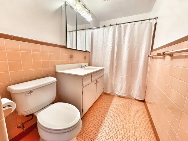 $2,500 | 3518 Druid Lane, Minnetonka, MN 55345