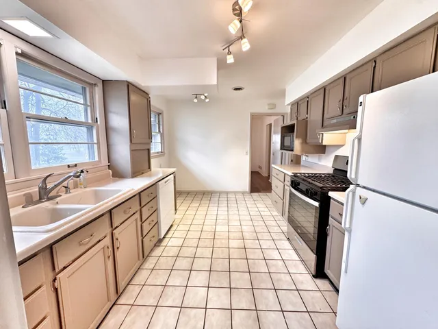 $2,500 | 3518 Druid Lane, Minnetonka, MN 55345