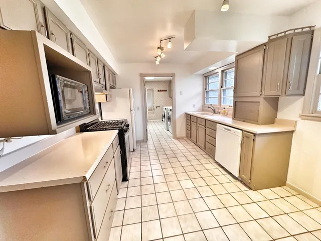 $2,500 | 3518 Druid Lane, Minnetonka, MN 55345