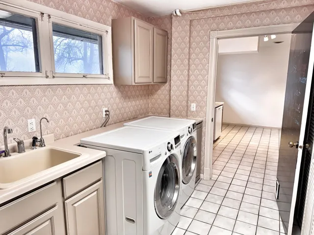 $2,500 | 3518 Druid Lane, Minnetonka, MN 55345