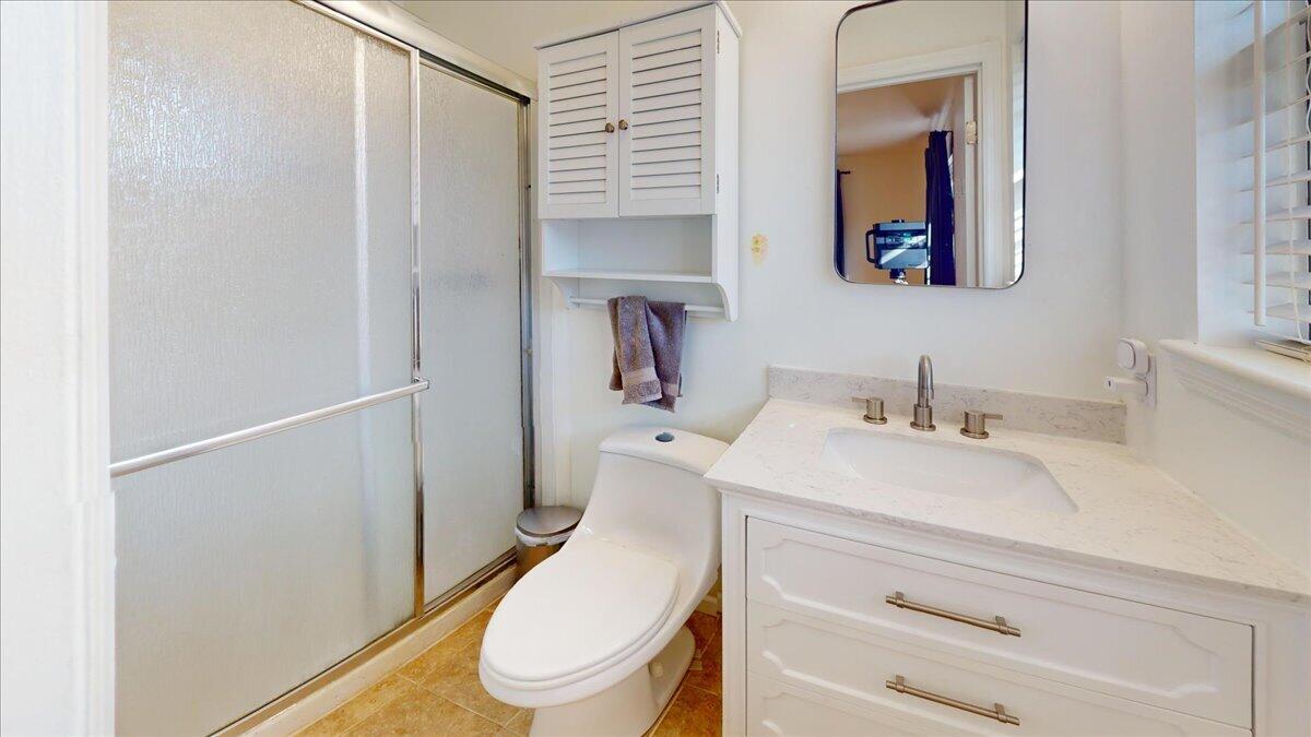 7327 Sterling Road Hixson, TN 37343 - Photo 15 of 43 22-7327-Sterling-Rd-Bathroom