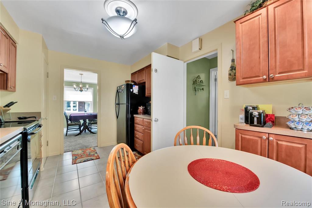 954 Harcourt Road Grosse Pointe Park, MI 48230 - Photo 20 of 46