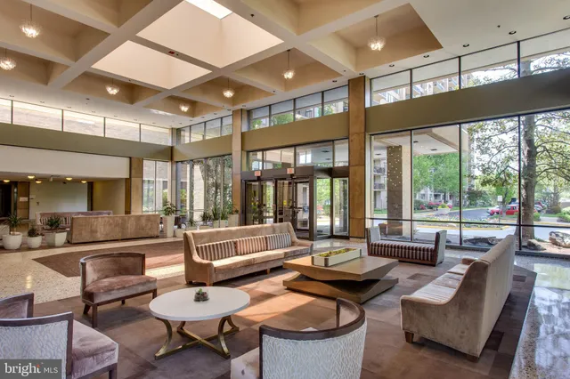 $2,600 | 3709 South George Mason Drive, Unit T3E, Falls Church, VA 22041