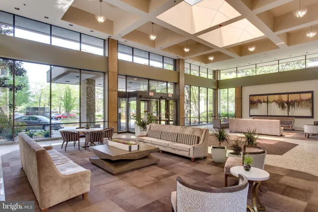 $2,600 | 3709 South George Mason Drive, Unit T3E, Falls Church, VA 22041