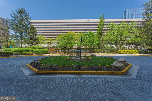 $2,600 | 3709 South George Mason Drive, Unit T3E, Falls Church, VA 22041