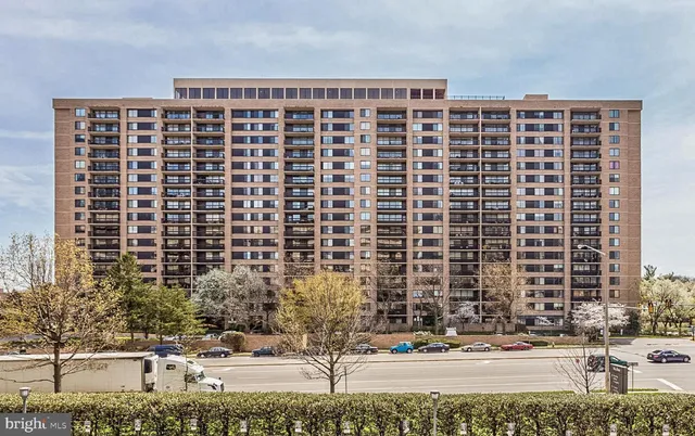 $2,600 | 3709 South George Mason Drive, Unit T3E, Falls Church, VA 22041