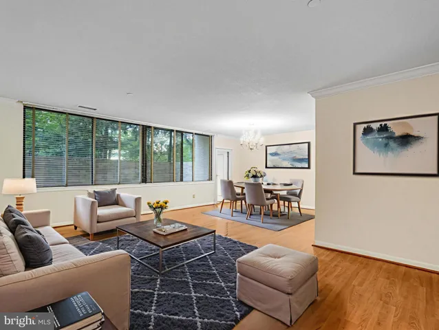 $2,600 | 3709 South George Mason Drive, Unit T3E, Falls Church, VA 22041