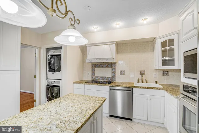 $2,600 | 3709 South George Mason Drive, Unit T3E, Falls Church, VA 22041