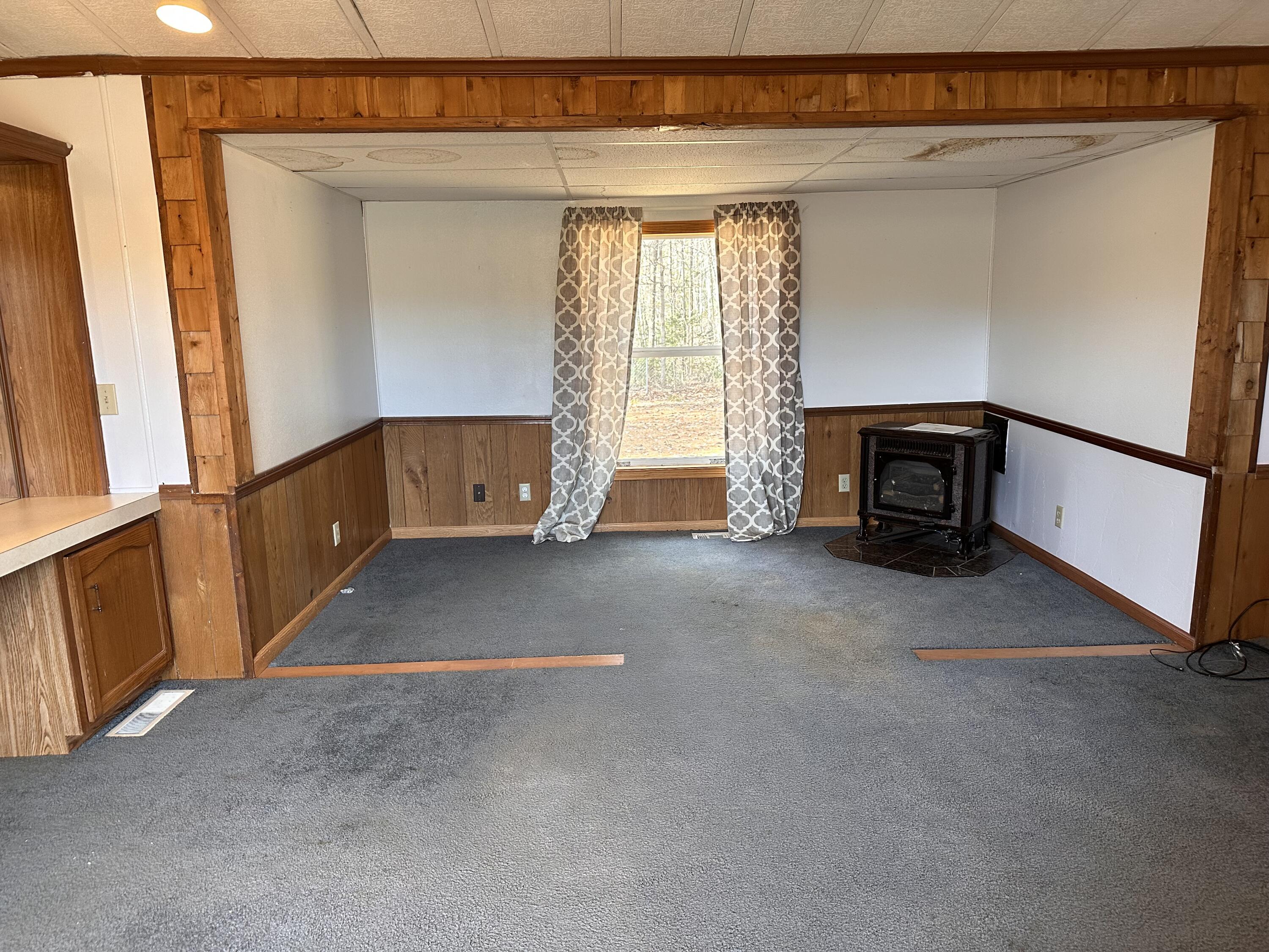 881 Middle Road Sabattus, ME 04280 - Photo 18 of 37 Living room
