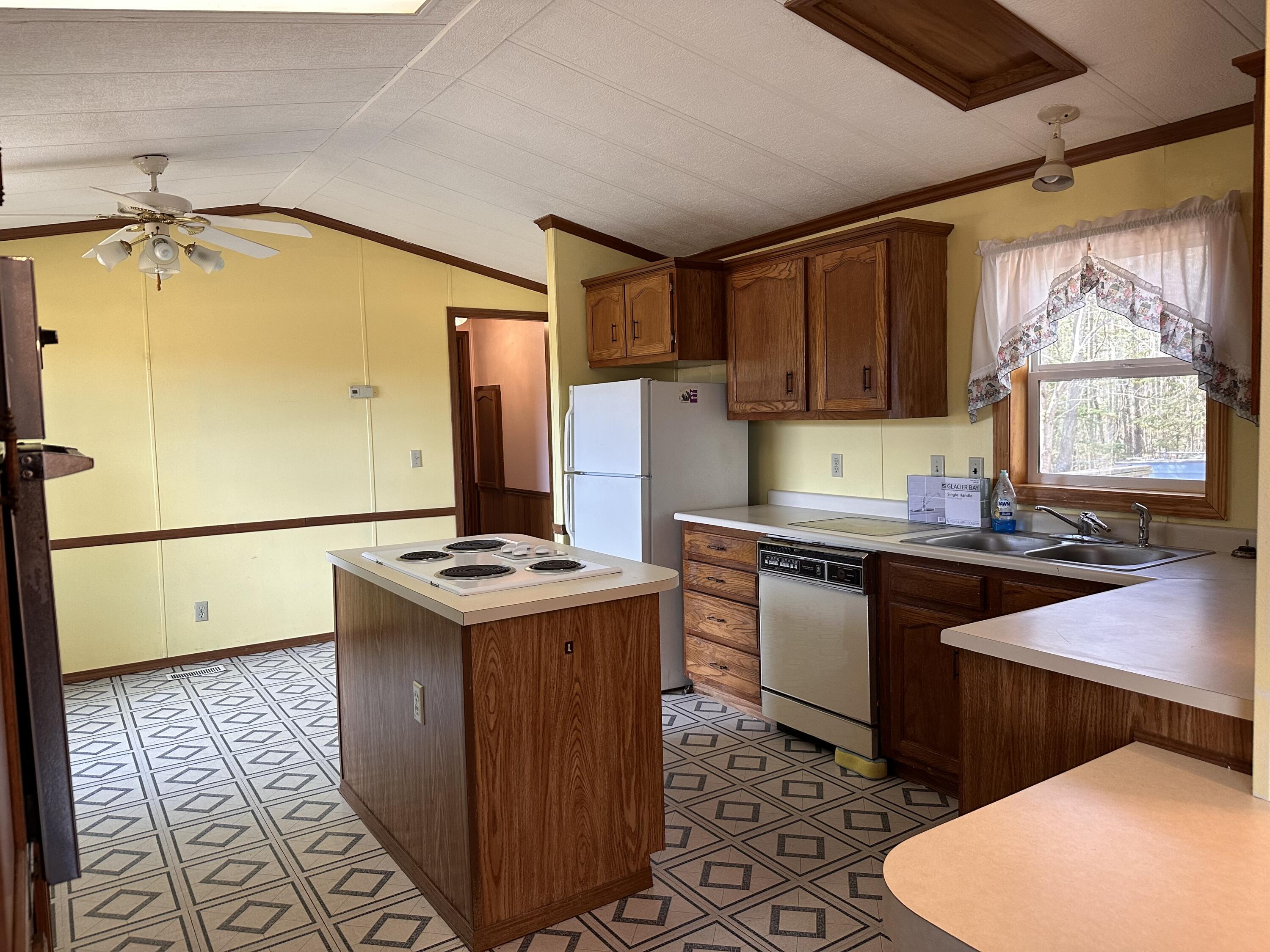 881 Middle Road Sabattus, ME 04280 - Photo 20 of 37 Kitchen