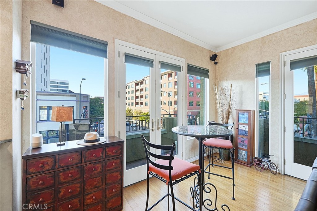 80 North Raymond Avenue, Unit 212 Pasadena, CA 91103 - Photo 9 of 24 a dining room with furniture and window