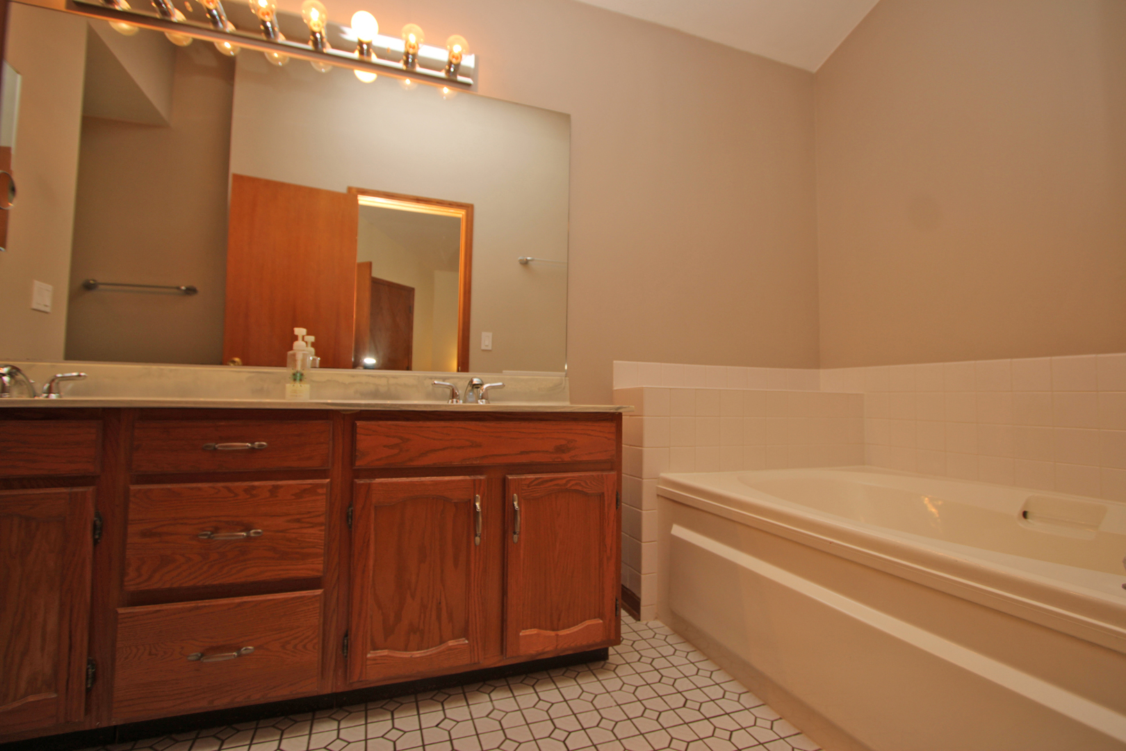 464 Farm Bridge Road Lake Zurich, IL 60047 - Photo 26 of 38