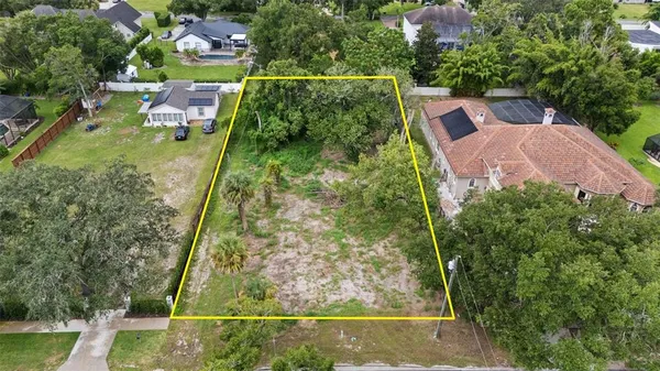 an aerial view of a yard