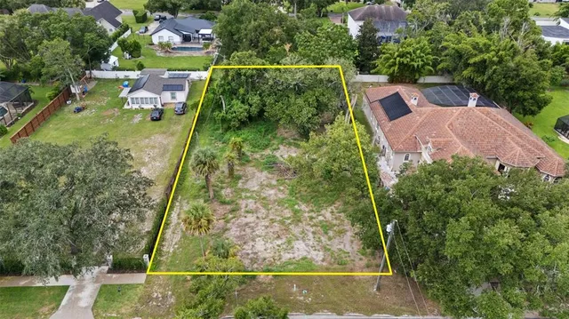 an aerial view of a yard