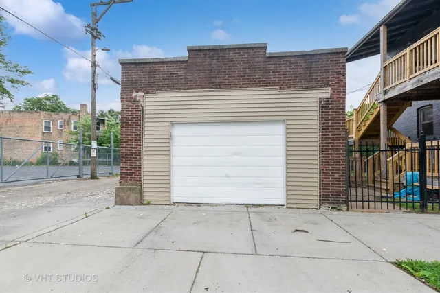 a view of entrance of the house