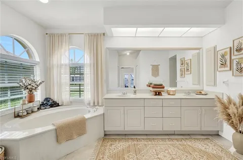 $645,000 | 17 Southeast 15th Avenue, Cape Coral, FL 33990