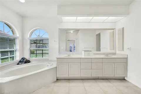 $645,000 | 17 Southeast 15th Avenue, Cape Coral, FL 33990