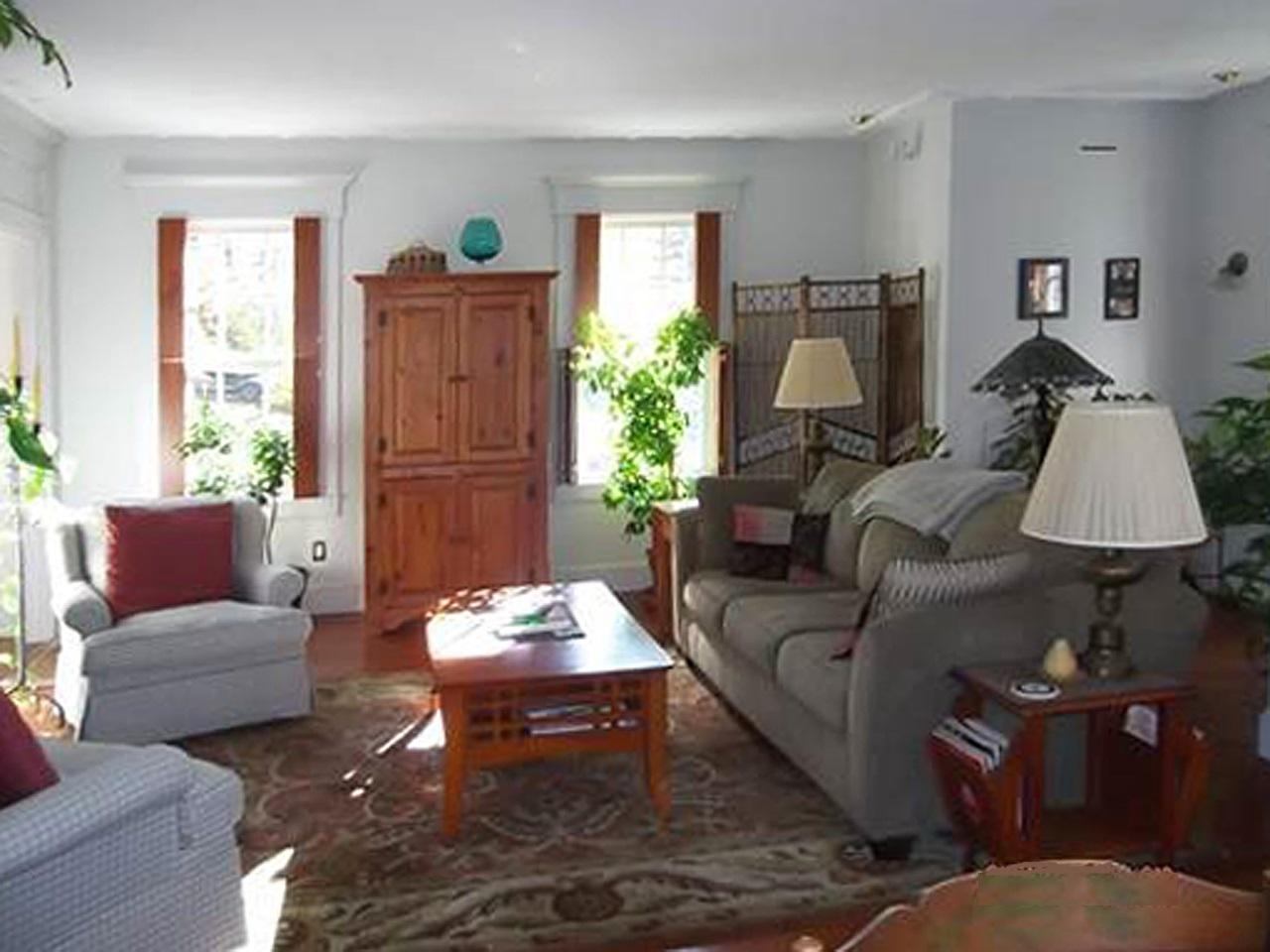 281 Friendship Road Waldoboro, ME 04572 - Photo 5 of 16 Living Room 1280
