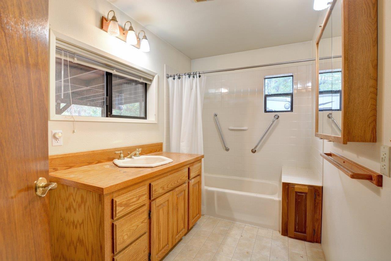 4560 Pleasant Creek Road Rogue River, OR 97537 - Photo 11 of 33 11