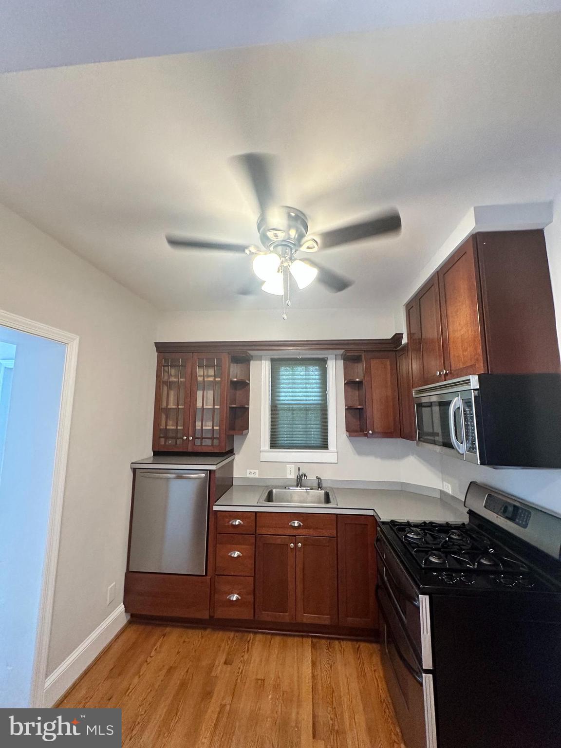 2702 Ridge Rd Drive Alexandria, VA 22302 - Photo 6 of 28 Kitchen