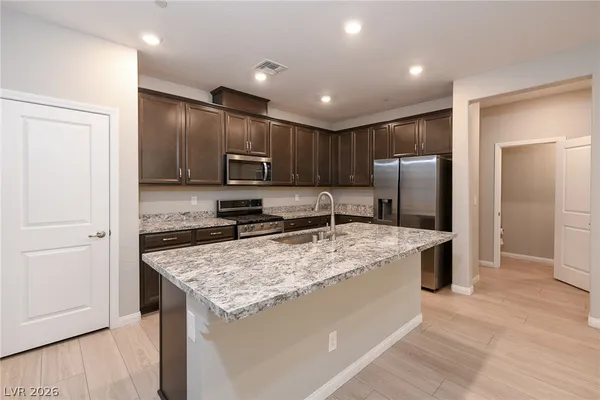 $2,600 | 11552 Alpine Cove Avenue, Las Vegas, NV 89138