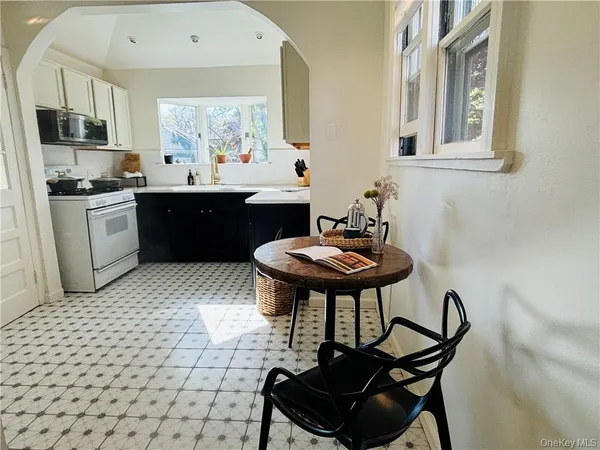 $4,200 | 194 North Midland Avenue, Nyack, NY 10960