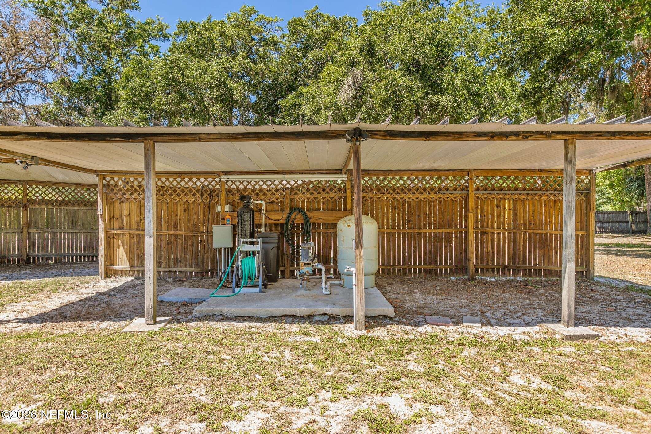 958-954 Grand Rondo Crescent City, FL 32112 - Photo 10 of 29 a view of a entrance gate of the house