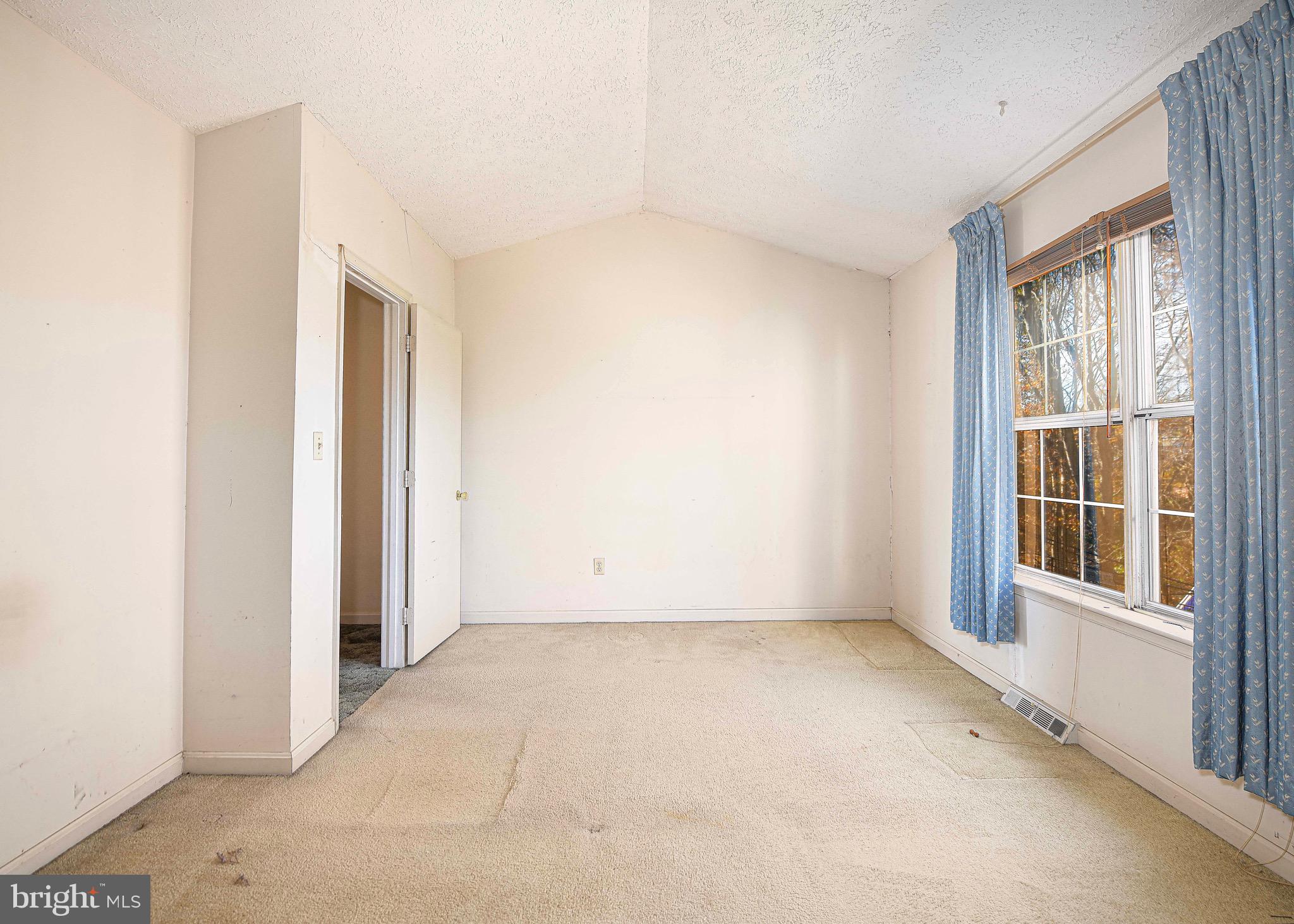 2916 Carlyle Court Abingdon, MD 21009 - Photo 18 of 30 Primary bedroom w/ vaulted ceiling