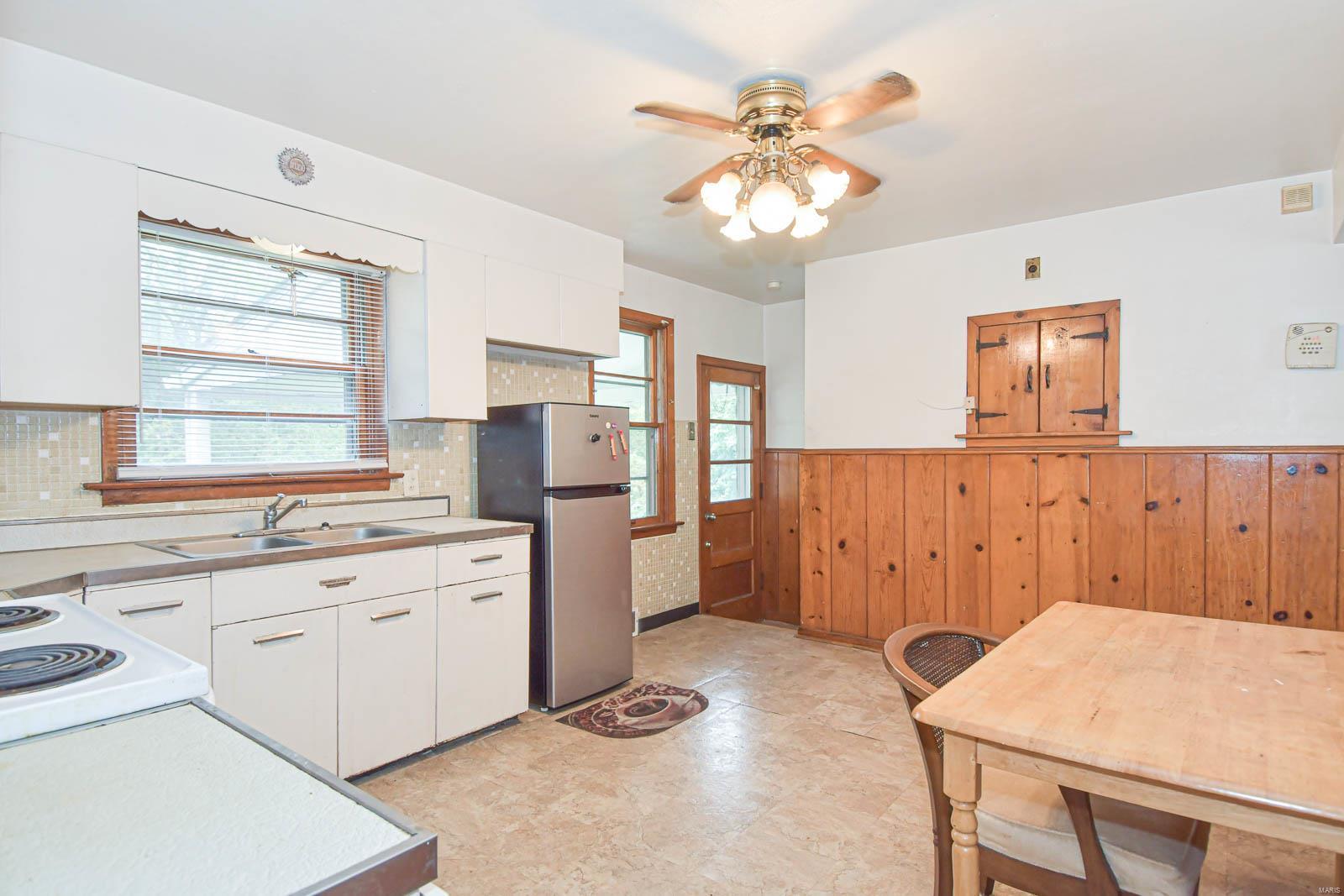 634 Chambers Road Ferguson, MO 63135 - Photo 11 of 40