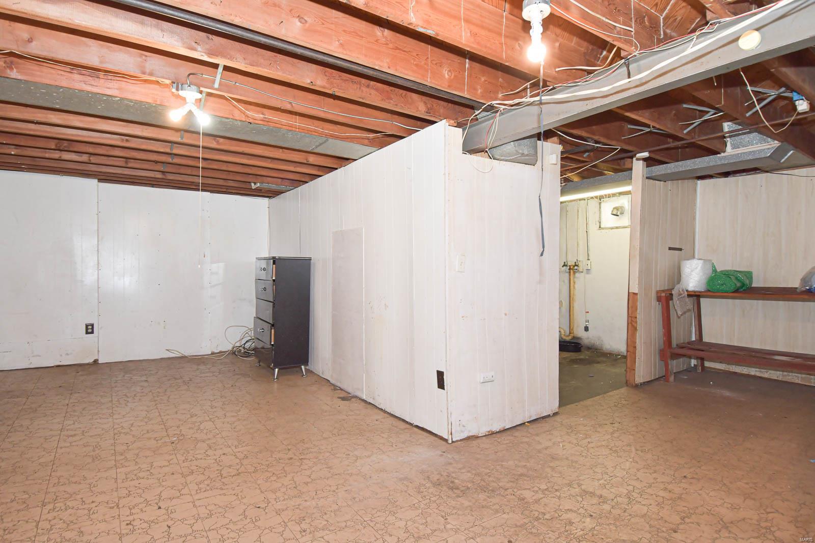 634 Chambers Road Ferguson, MO 63135 - Photo 26 of 40