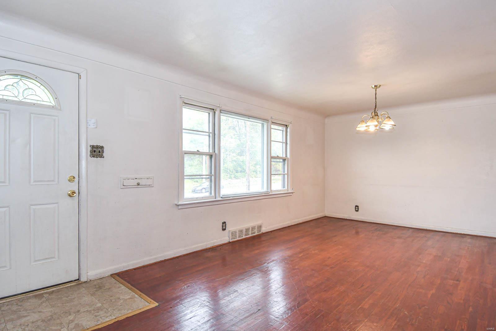 634 Chambers Road Ferguson, MO 63135 - Photo 5 of 40