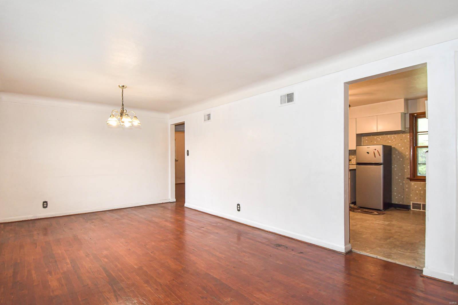 634 Chambers Road Ferguson, MO 63135 - Photo 7 of 40