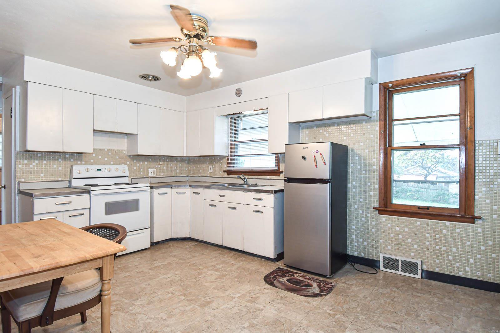 634 Chambers Road Ferguson, MO 63135 - Photo 9 of 40